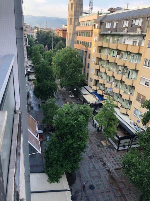 Cosy Apartment In The Heart Of Skopje Exterior foto